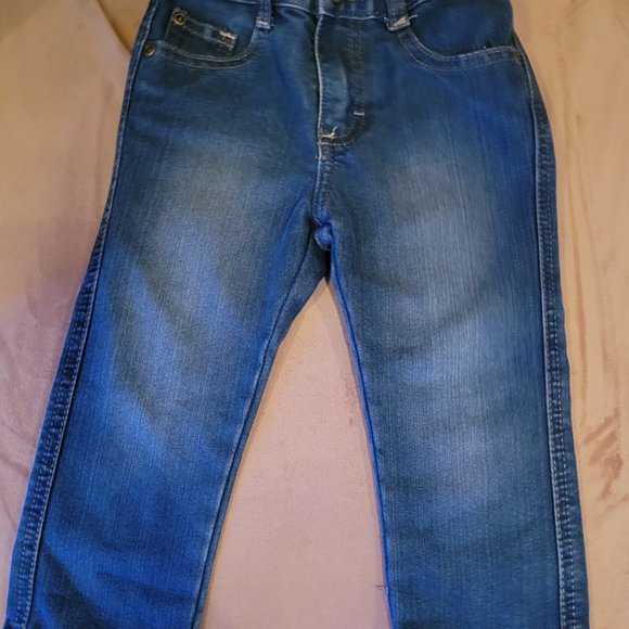 Wrangler Jeans size 2T with button adjustable elastic. - Picture 2 of 4